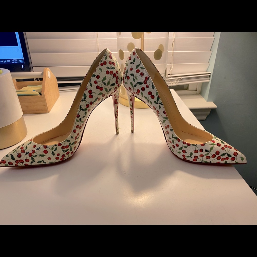Louboutin Pigalle Follies Size 40.5. Pump Heels
